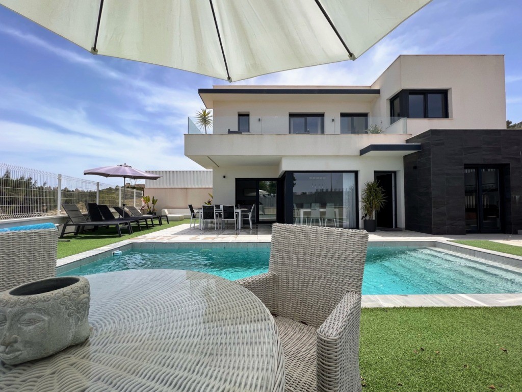 Villa for sale in San Miguel de Salinas