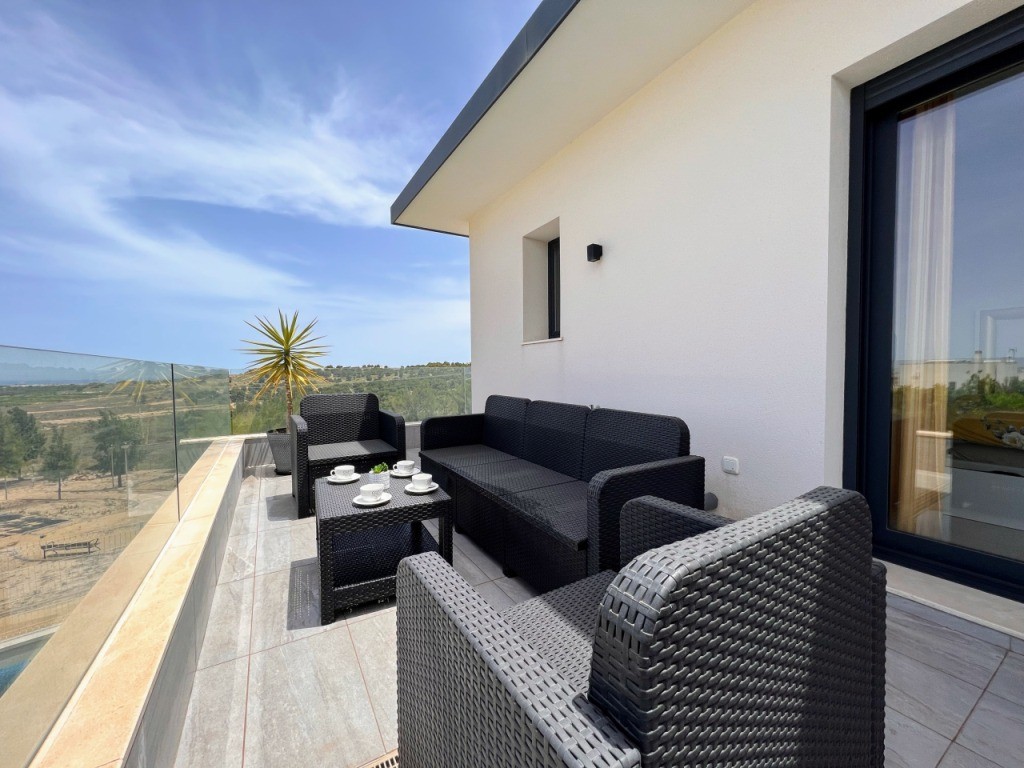 Villa for sale in San Miguel de Salinas