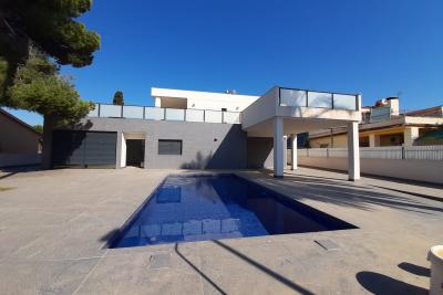 Chalet for sale in Orihuela Costa