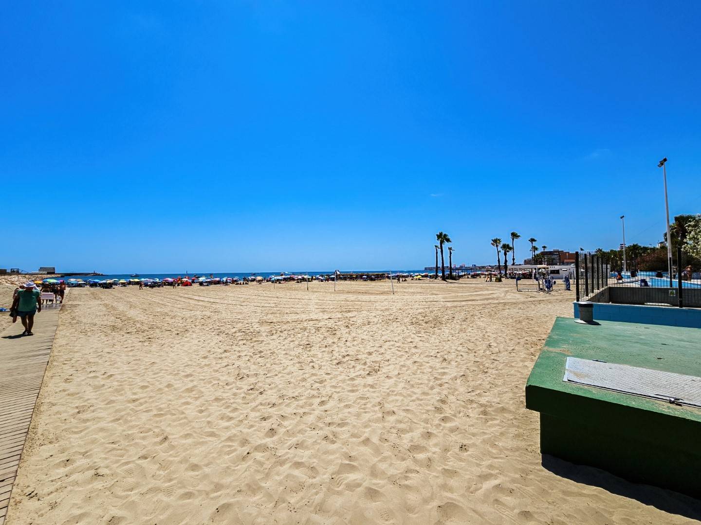 PISO REFORMADO CERCA DE LA PLAYA DE LOS NAUFRAGOS