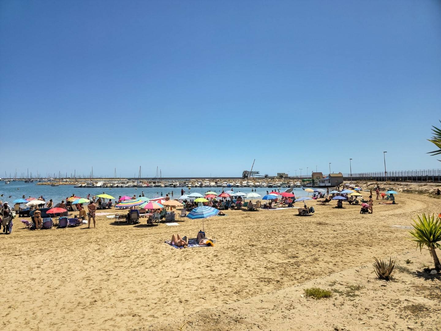 PISO REFORMADO CERCA DE LA PLAYA DE LOS NAUFRAGOS