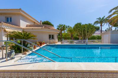 Villa en venta en Orihuela Costa